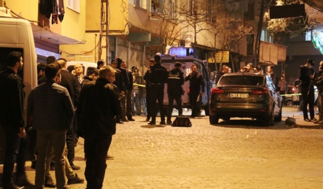 İstanbul'da kahvehaneye silahlı saldırı! Yaralılar var... / VİDEO