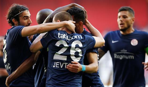 Antalyaspor evinde güldü!