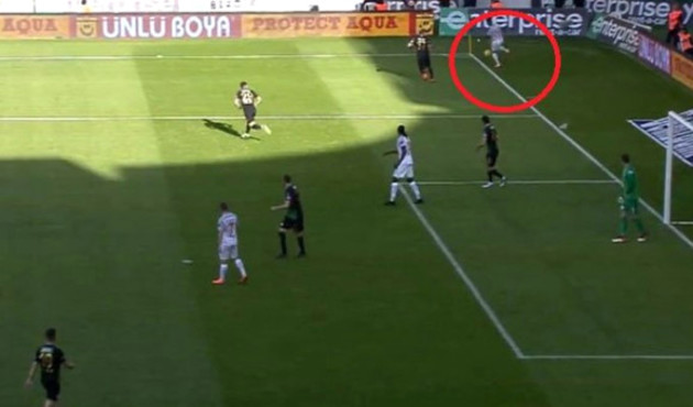 Başakşehir'in attığı gol ortalığı karıştırdı!