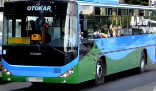 Otobüste tek kalınca ışıkları kapatıp...