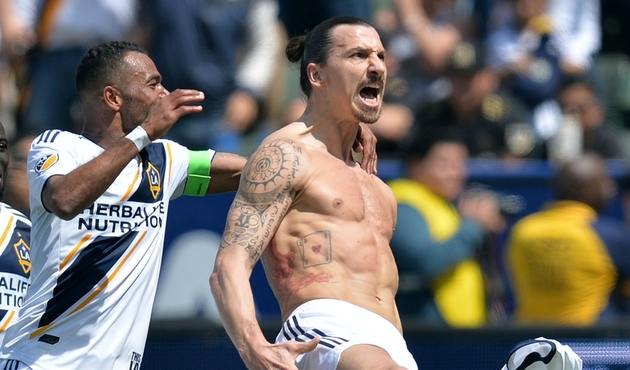 Zlatan Ibrahimovic ilk maçında 20 dakikada 2 gol attı/VİDEO...