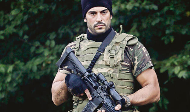 Burak Özçivit: Vatan sevgimi kimseye sorgulatmam!