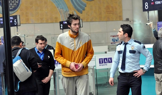 Genç basketbolcu hastaneye yatırıldı...