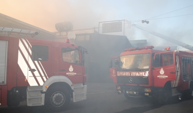 İstanbul'da büyük yangın! Yaralılar var...