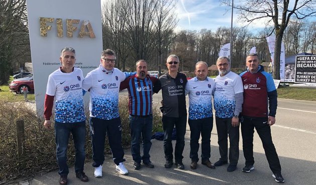 Trabzonsporlu taraftarlar, FIFA önünde nöbete başladı!