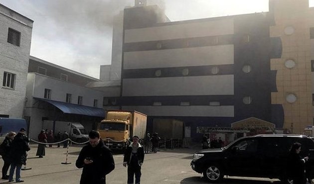 Moskova'da alışveriş merkezinde yangın!