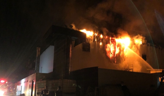 Sakarya'da fabrika alev, alev yandı!