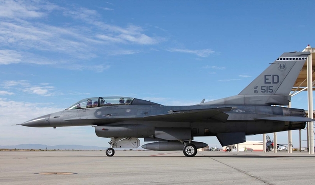 ABD'de F-16 savaş uçağı düştü...