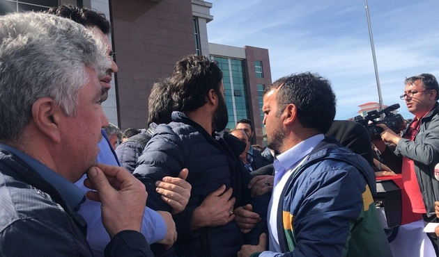 Eskişehir'deki katliamın kurbanları için düzenlenen törende gerginlik!