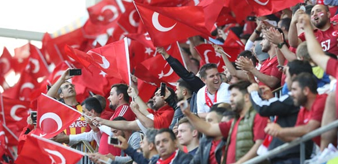 Fransa'da çirkin kampanya! 'Kabul edilemez'