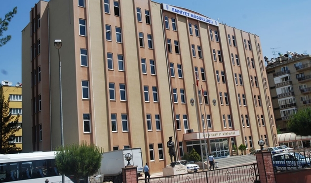 Cezaevi firarileri bu kez de emniyetten kaçtı...