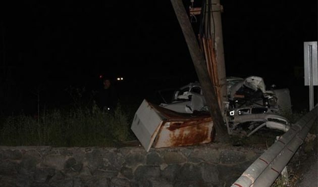 Ayvalık’ta korkunç kaza! 3 genç feci şekilde  öldü!
