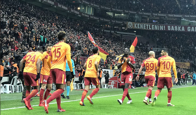 Galatasaray 9 futbolcu ile yollarını ayıracak!