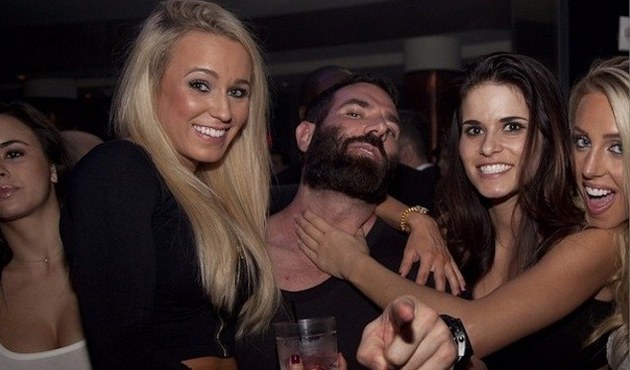 Türk şarkıcı, Dan Bilzerian'ın yanına gidiyor!