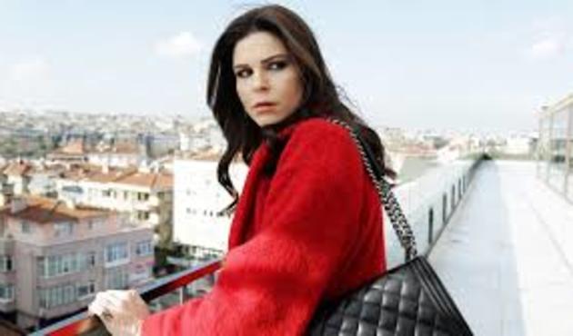 Pelin Öztekin bikinili pozu ile şaşırttı!