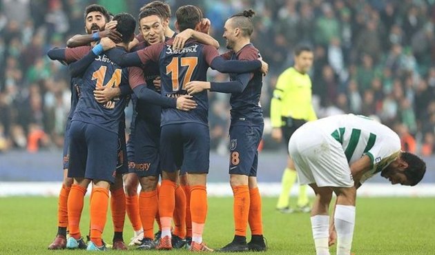 Başakşehir'de şok sakatlık... Yıldız oyuncu Galatasaray maçında oynayamayacak!