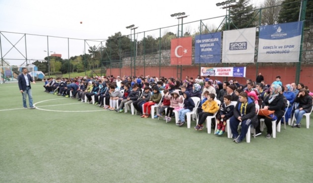 İBB'den genç futbolculara 'değerler eğitimi'!