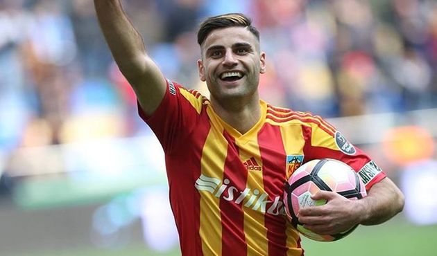 Ezeli rekabet transfere de bulaştı!