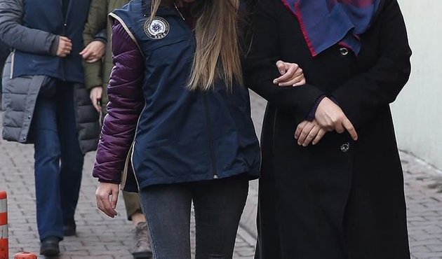 FETÖ ablalarına 9 ilde eş zamanlı operasyon!