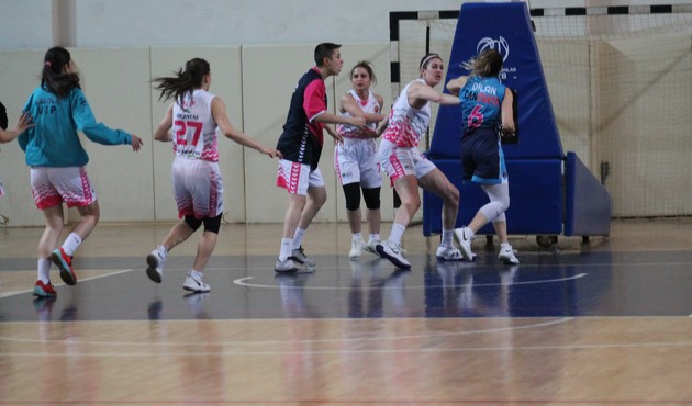 Yalova’da kadın basketbolcular birbirine girdi! / VİDEO