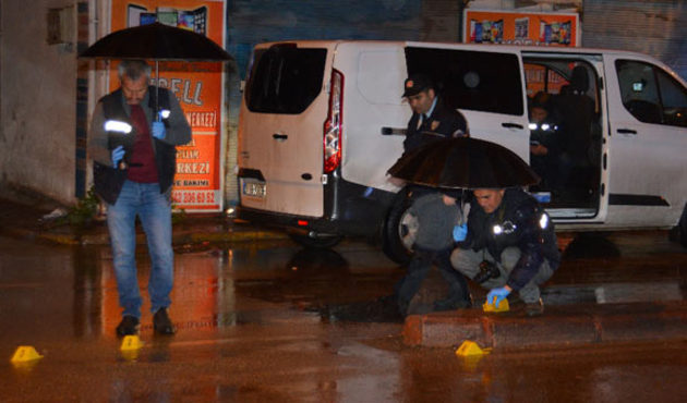Bar çıkışı silahlı kavga!