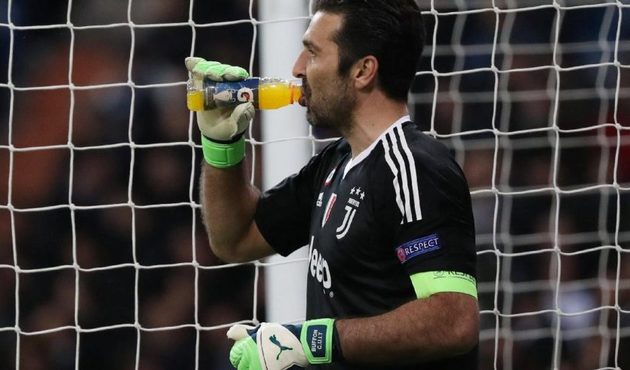 "Bu aptal kararları vermek yerine tribünlerde otursun ve cips yesin"