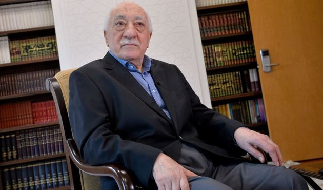 Ünlü iş adamı Fetullah Gülen'in yanında görüldü! Yalvar yakar oldu...