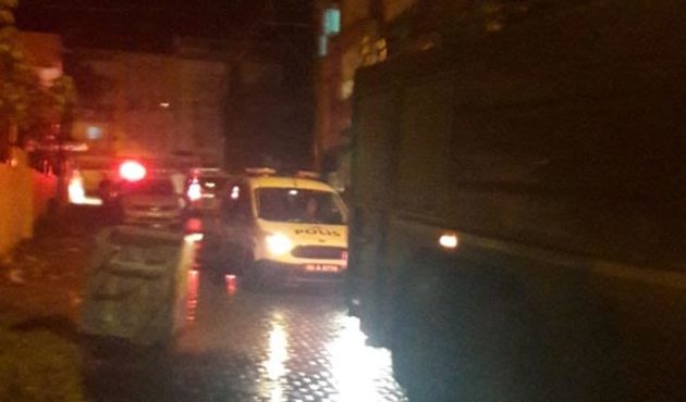 Cinnet getirdi, av tüfeği ile polislere ateş açtı!