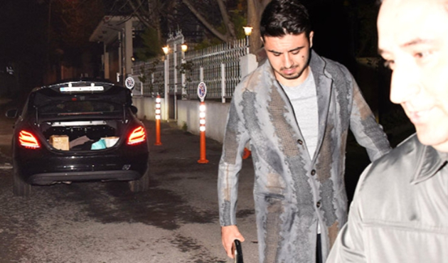 Panikleyen Ozan Tufan arabanın bagajına girmek istedi!