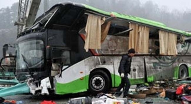 Katliam gibi kaza! Otobüs bariyerlere çarptı, 30 kişi öldü