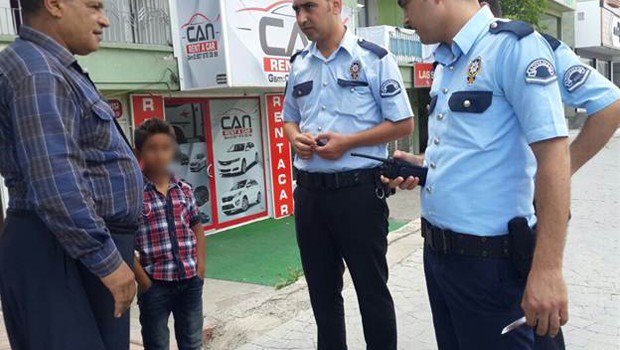 Kızdığı 10 yaşındaki abisini bıçakladı!