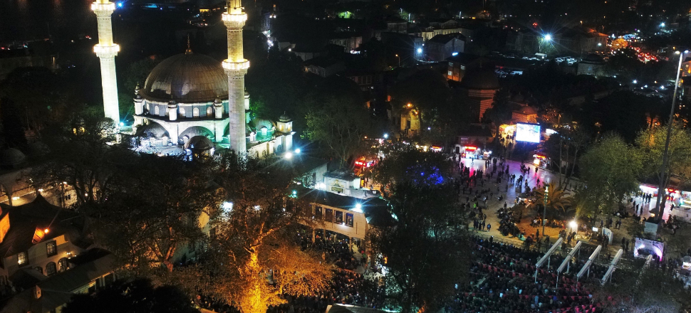 İstanbul'da Miraç Kandili'nde camiler doldu taştı...