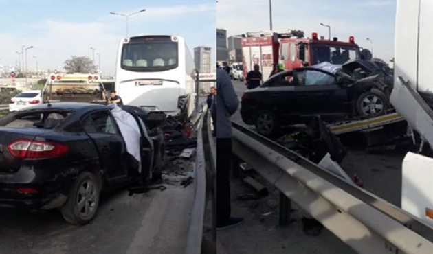 Otomobil otobüse çarptı: 4 ölü...
