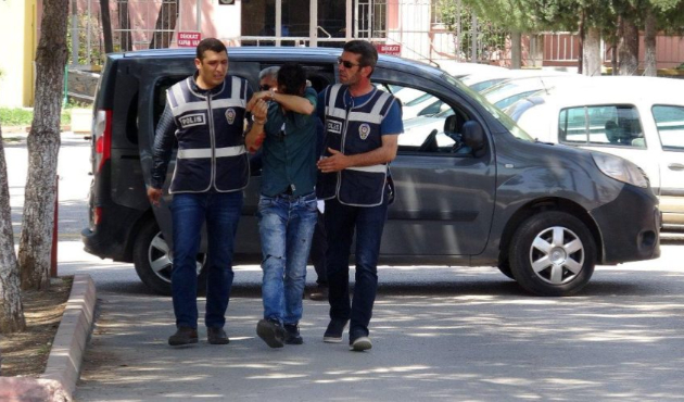 Sahte savcı iki arkadaşını gözaltına aldırdı!