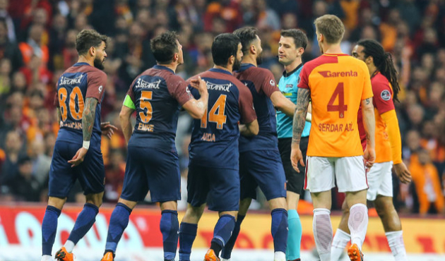 Galatasaray ve Başakşehir'e şok!