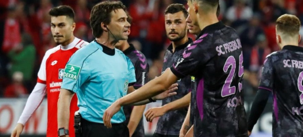 VAR, Bundesliga'da ilginç olay yaşattı!
