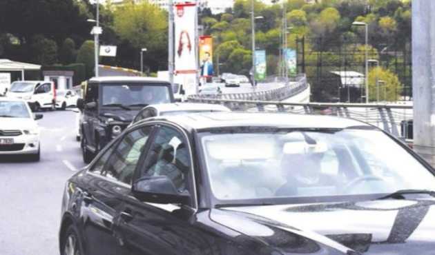 Yasak aşk trafiğe takıldı!