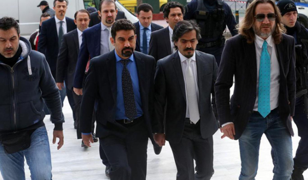 Yunanistan'dan firari askerler için rezalet karar!