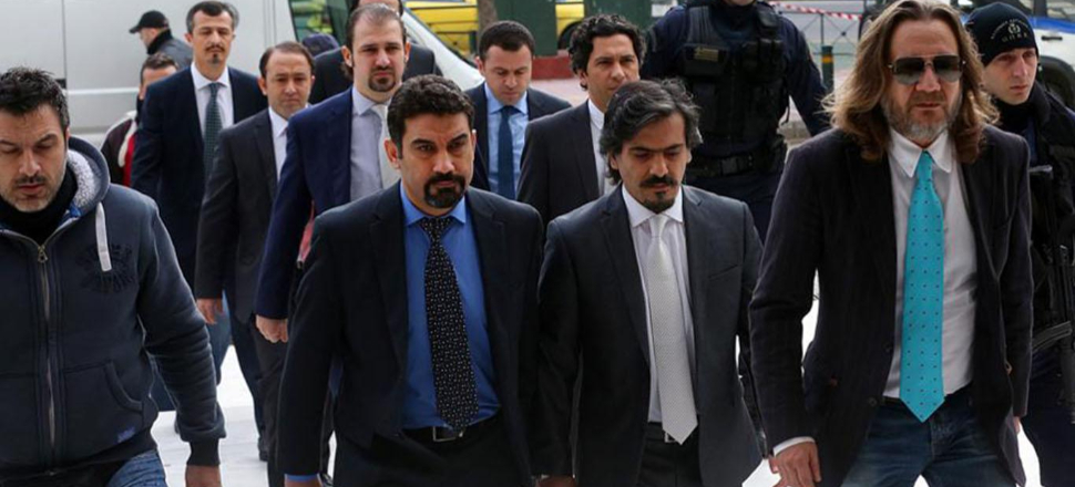 Atina'dan darbeci askerlerle ilgili skandal karar!
