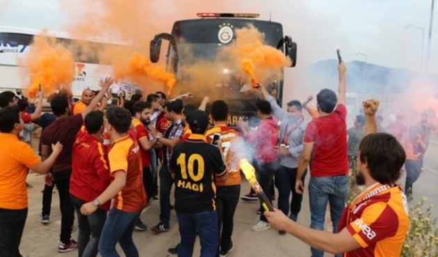Galatasaray'a Antalya'da görkemli karşılama!