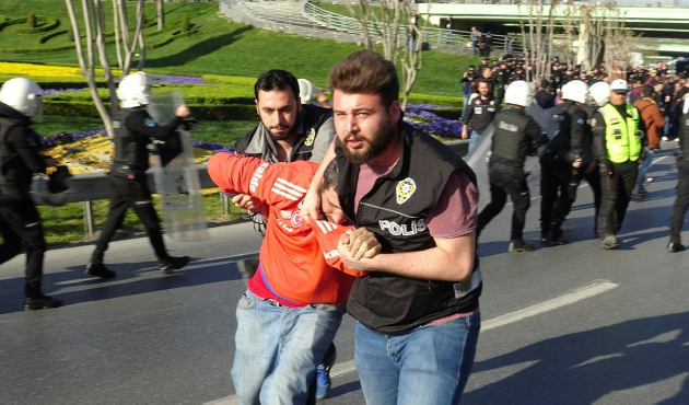 Beşiktaş taraftarları gözaltına alındı!