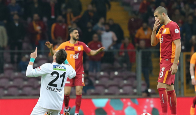 Galatasaray'da ilk kesik...