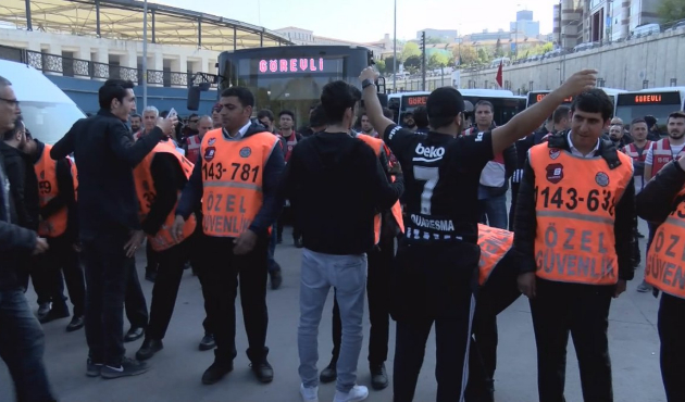 Beşiktaşlı taraftarlar Kadıköy için yola çıktı!