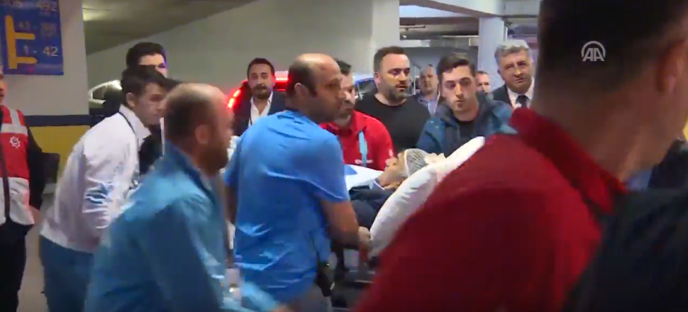 İşte Şenol Güneş'in hastaneye kaldırılma anı!