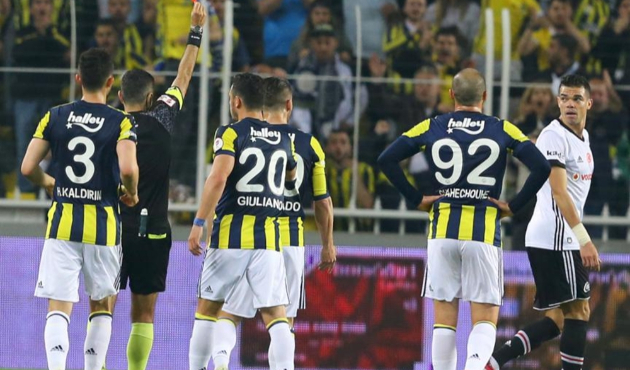 "Tolga Zengin ve Pektemek tribünleri tahrik etti!