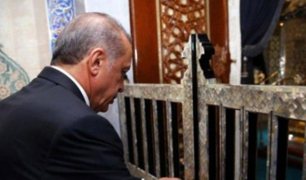 Cumhurbaşkanı Erdoğan, Eyüp Sultan Camii'nde Kuran okudu!