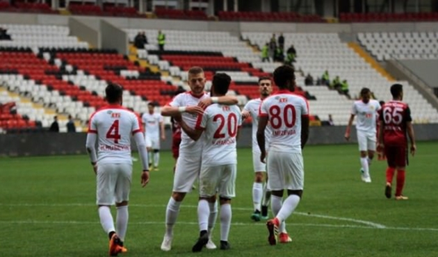 Es-Es rahat kazandı!