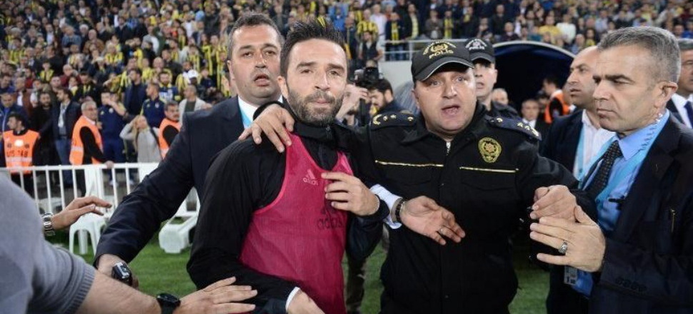 Gökhan'dan Tolga'ya 'hükmen yenilebiliriz" uyarısı