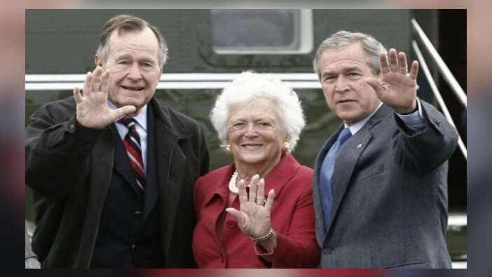 Eski Başkan Bush ölüm döşeğinde!