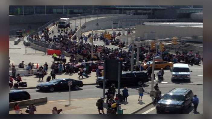 New York'taki havalimanında bomba alarmı!